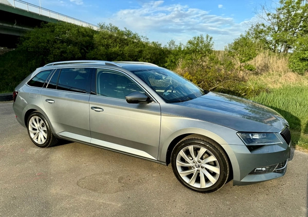 Skoda Superb cena 84000 przebieg: 121800, rok produkcji 2017 z Wrocław małe 172